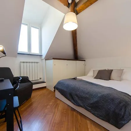Hintown Privilege Flat *